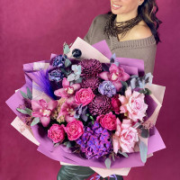 Букет  с хризантемами и розами СМОРОДИНА