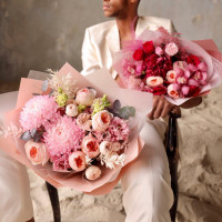 Букет с хризантемами и пионовидными розами КУДРЯВАЯ НЕЖНОСТЬ