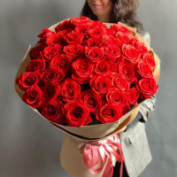 Букет красных роз сорта Нина АЛЫЙ ШИК, розы 45 шт.