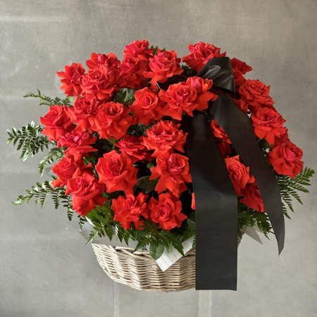 Корзина с красными розами, 30 шт.