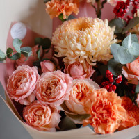 Букет с хризантемами и розами НЕЖНЫЙ ЦИТРУС