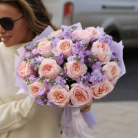 Букет с пионовидными розами и маттиолой НЕЖНЫЙ ТУМАН