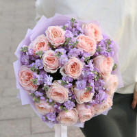 Букет с пионовидными розами и маттиолой НЕЖНЫЙ ТУМАН