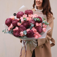 Букет с винными хризантемами и пионовиднымии розами ДЖАЙВ