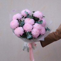 Букет розовых хризантем с эвкалиптом, 11 шт.