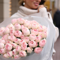 Букет кустовых пионовидных роз Мансфильд парк, 19 шт