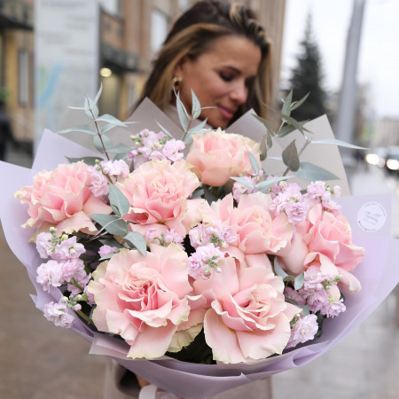Букет из роз и матиоллы ВПЕЧАТЛЕНИЕ