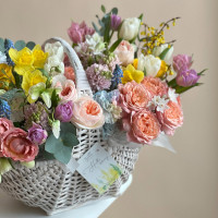 Букет в корзине КРАСКИ ВЕСНЫ