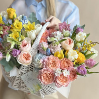 Букет в корзине КРАСКИ ВЕСНЫ