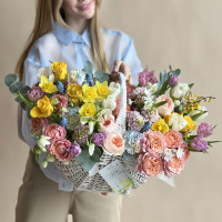 Букет в корзине КРАСКИ ВЕСНЫ