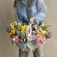 Букет в корзине КРАСКИ ВЕСНЫ