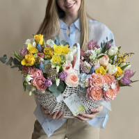 Букет в корзине КРАСКИ ВЕСНЫ