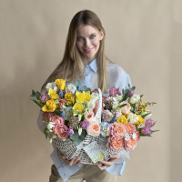 Букет в корзине КРАСКИ ВЕСНЫ