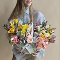 Букет в корзине КРАСКИ ВЕСНЫ