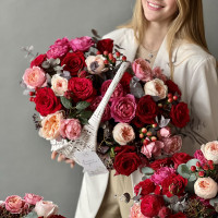 Букет цветов в корзине КЬЯНТИ