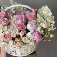 Корзина цветов ПУДРОВЫЙ НЕКТАР *