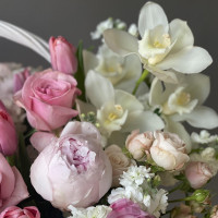 Корзина цветов ПУДРОВЫЙ НЕКТАР *