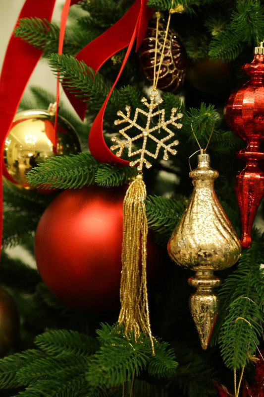 Елка с оформлением КРАСНО-ЗОЛОТАЯ