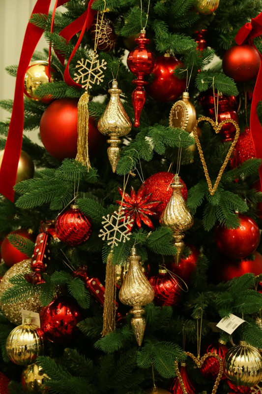 Елка с оформлением КРАСНО-ЗОЛОТАЯ