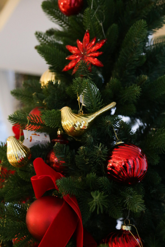 Елка с оформлением КРАСНО-ЗОЛОТАЯ