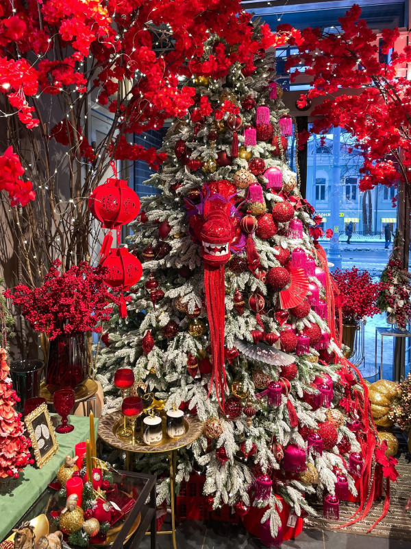 Елка с оформлением КРАСНЫЙ ДРАКОН, символ 2024