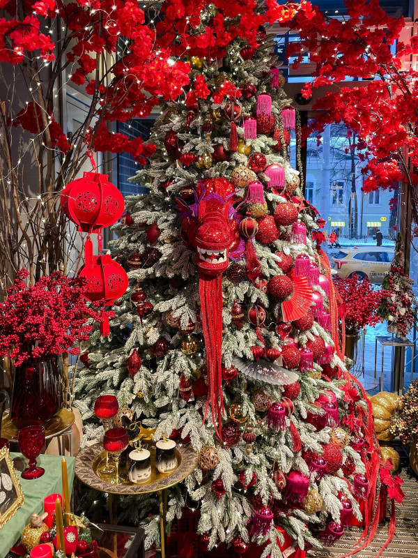 Елка с оформлением КРАСНЫЙ ДРАКОН, символ 2024