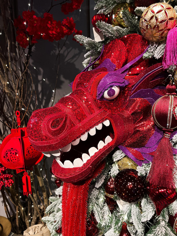 Елка с оформлением КРАСНЫЙ ДРАКОН, символ 2024