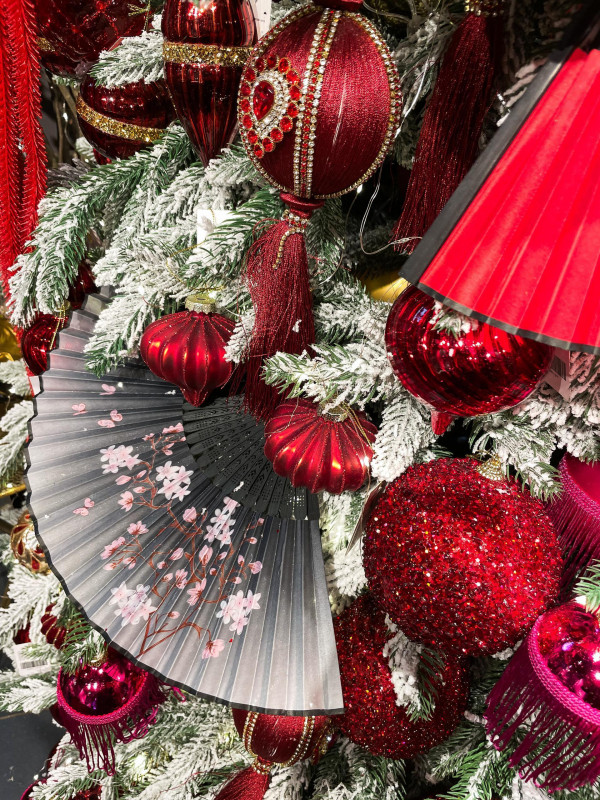 Елка с оформлением КРАСНЫЙ ДРАКОН, символ 2024