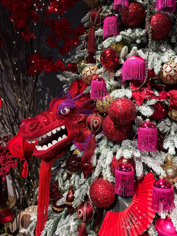 Елка с оформлением КРАСНЫЙ ДРАКОН, символ 2024