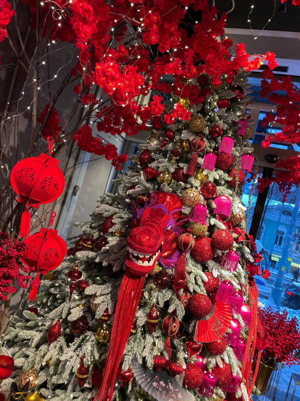 Елка с оформлением КРАСНЫЙ ДРАКОН, символ 2024