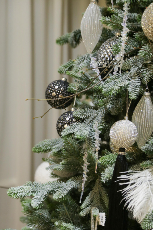 Елка с оформлением ЛЕБЕДИНОЕ ОЗЕРО