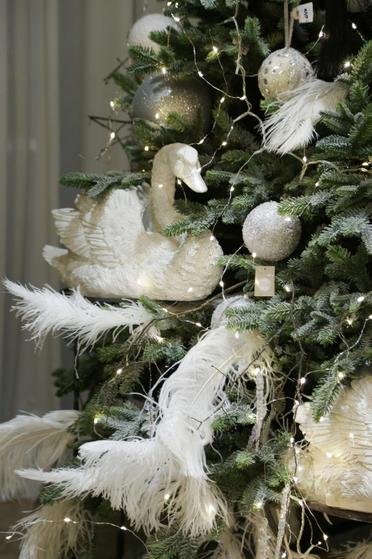 Елка с оформлением ЛЕБЕДИНОЕ ОЗЕРО