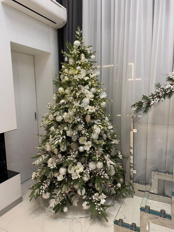 Елка с оформлением ЛУННЫЙ СВЕТ