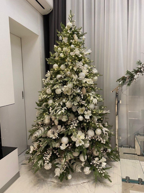 Елка с оформлением ЛУННЫЙ СВЕТ