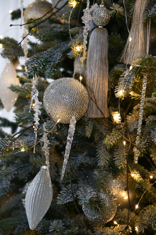 Елка с оформлением СЕРЕБРЯНАЯ