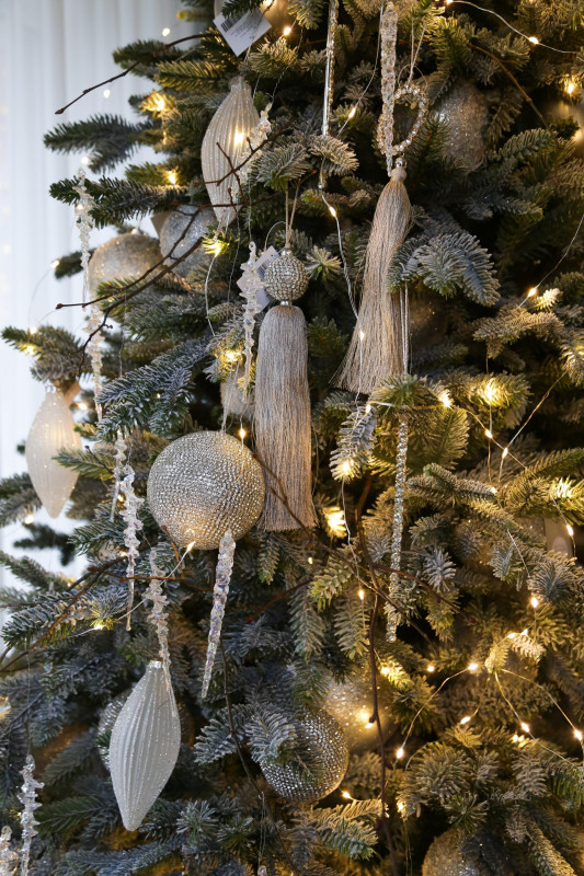 Елка с оформлением СЕРЕБРЯНАЯ