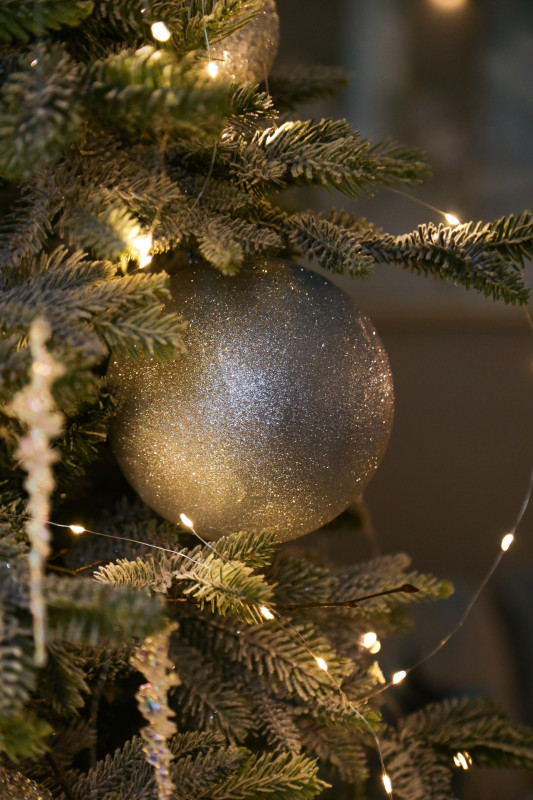 Елка с оформлением СЕРЕБРЯНАЯ