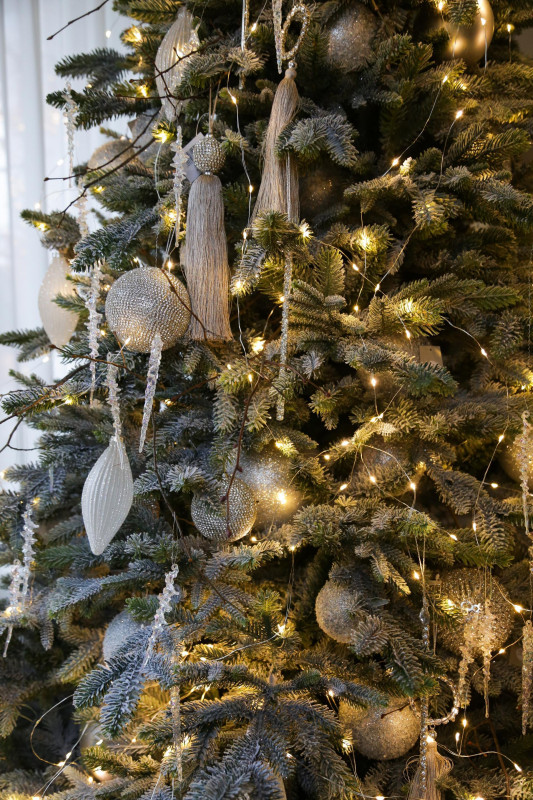 Елка с оформлением СЕРЕБРЯНАЯ