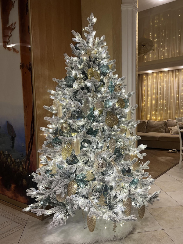 Елка с оформлением заснеженная ТИФФАНИ-ЗОЛОТО