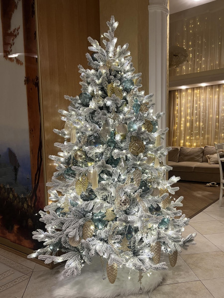 Елка с оформлением заснеженная ТИФФАНИ-ЗОЛОТО