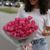 Букет малиновых пионовидных роз МАРСАЛА