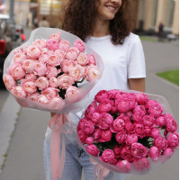 Букет малиновых пионовидных роз МАРСАЛА