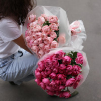 Букет малиновых пионовидных роз МАРСАЛА