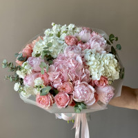 Букет с гортензиями и пионовидными розами БЕЛЛИНИ