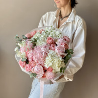 Букет с гортензиями и пионовидными розами БЕЛЛИНИ