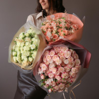 Монобукет с розовыми кустовыми розами, 17 шт