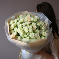 Монобукет с молочными кустовыми розами, 17 шт