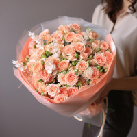Монобукет с персиковыми кустовыми розами, 17 шт