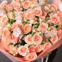 Монобукет с персиковыми кустовыми розами, 17 шт
