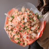Монобукет с персиковыми кустовыми розами, 29 шт